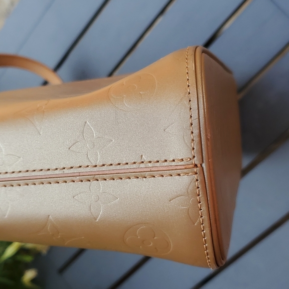 💥💥SOLD💥💥LV Sutter Shoulder bag - Picture 4 of 12